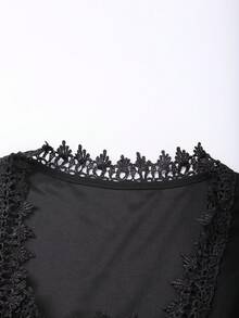 Sunspun Blusa de manga larga con cintura ceñida, dobladillo asimétrico y detalles de encaje en contraste de color para mujer de talla grande - Multicolor - Ver 5