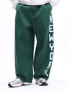 SUMWON Pantalon de jogging ample avec imprimé New York et graphiques sur les côtés des jambes. Style casual et confortable pour l'hiver. - Vert sapin - Voir 4
