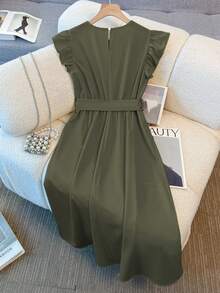 Franclia 优雅法式高端度假通勤百搭圆领短袖弹力腰身珍珠纽扣装饰舒适柔软无弹杏色女士中长连衣裙，春夏款 - 軍綠色 - 查看 2