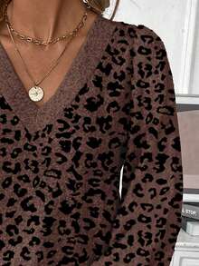 EMERY ROSE Áo thun cổ chữ V tay dài họa tiết da báo thời trang rộng rãi thoải mái - Nhiều màu - Xem 3