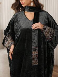Al Najma 优雅丝绒刺绣拼接袖宽松休闲长款束腰上衣 - 黑色 - 查看 7