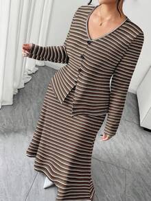 Elenzga Bộ 2 món áo dệt kim tay dài họa tiết sọc ngẫu nhiên và chân váy dài cho nữ cỡ lớn - Cà phê nâu - Xem 2