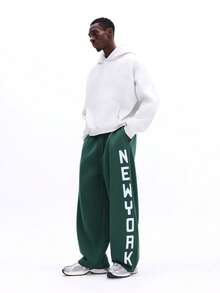 SUMWON Pantalon de jogging ample avec imprimé New York et graphiques sur les côtés des jambes. Style casual et confortable pour l'hiver. - Vert sapin - Voir 1