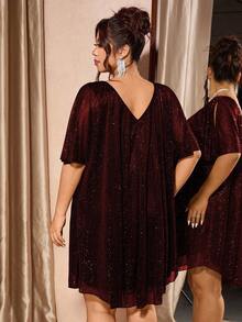 Cravure 大码女士优雅修身露肩亮片装饰网纱拼接纯色披肩袖长款派对连衣裙 - 酒紅色 - 查看 2