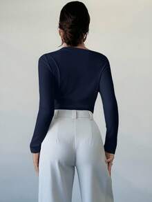 Firerie 女士优雅简约时尚不对称荷叶边领长袖露脐白色上衣，适合日常通勤、音乐节、度假等场合。 - 藏蓝色 - 查看 6