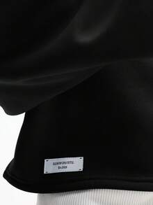 SUMWON 常规休闲落肩套头连帽衫，饰有芝加哥刺绣标志，宽松版型，适合日常穿着 - 黑色 - 查看 6