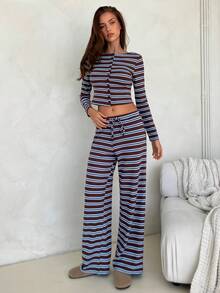 Aloruh 女士条纹圆领长袖单排扣短款T恤和裤子休闲两件套 - 棕色 - 查看 3