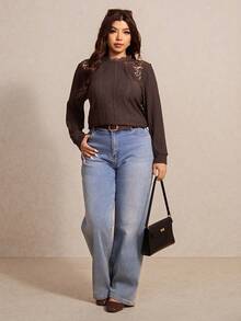 Elaquor تي شيرت نسائية أنيقة بأكمام طويلة وتطريز دانتيل بتصميم متباين للمقاسات الكبيرة - قهوة بني - مشاهدة 4