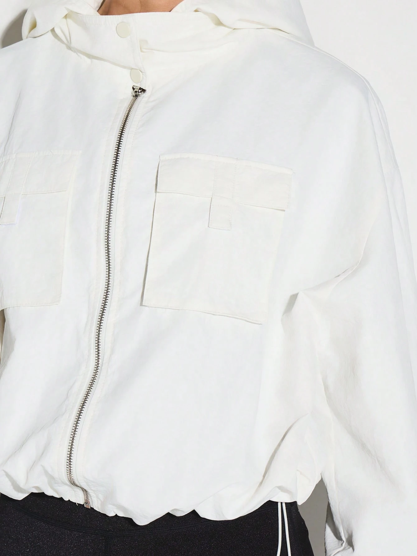 KIZN Kurze Kapuzenjacke mit Reißverschluss und Kordelzug