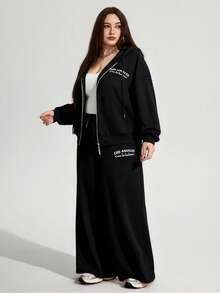 Enliva Conjunto de moletom e calça de moletom plus size feminino, conjunto esportivo casual folgado com capuz e calça de moletom, estampa de letras e detalhes de bolso, roupas de outono e inverno para mulheres, CURVE PLUS, para corpo tipo maçã/arredondado - Preto - Ver 3