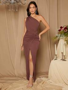 SHEIN Belle Vestido ajustado con hombros oblicuos, drapeado y abertura, vestido de dama de honor de unicolor - Café integral - Ver 5