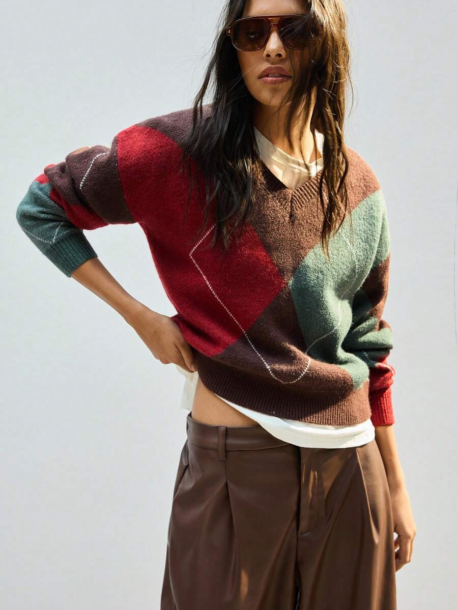 Maija 女士几何格纹艺术线条V领宽松休闲柔软毛绒毛衣，优雅百搭，适合感恩节、圣诞节、新年派对、婚礼宾客等场合，休闲时尚百搭。这款毛衣适合圣帕特里克节、复活节、夏季、海滩度假、各种场合，也适合外出、毕业典礼等休闲场合。