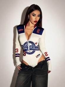 SHEIN ICON 休闲复古赛车风红黑撞色印花连体衣，适合秋冬季节穿着，风格涵盖复古、学院风、百搭、性感、可爱、Y2K、椰子女孩、波西米亚、嬉皮和音乐节等多种风格。 - 彩色 - 查看 4