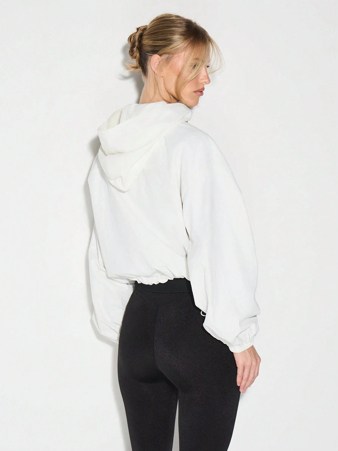 KIZN Kurze Kapuzenjacke mit Reißverschluss und Kordelzug