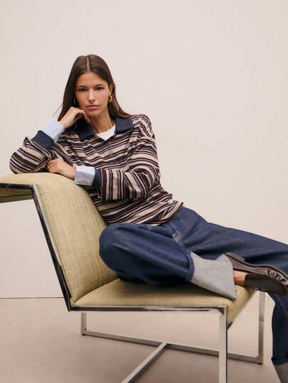 Nöista 这款长袖条纹 Polo 衫采用柔软的中等重量针织面料，兼具休闲学院风，是一款百搭单品，可轻松搭配牛仔裤，完美适用于女性春假装扮、舒适周末造型、休闲季节穿搭、女性生日聚会装扮以及精致情人节装扮。