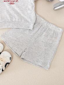 SHEIN 0-3岁休闲字母印花连帽短袖T恤和松紧腰短裤套装，适合所有季节，上学、居家、户外叠穿，适合3-24个月的男婴。