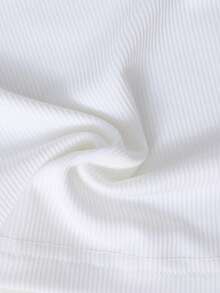 SHEIN Sparklyn 少女时尚优雅T恤套装，白色针织上衣搭配黑色梭织蛋糕裙，上衣饰有黑色蝴蝶结，裙子饰有珍珠。 - 酒紅色 - 查看 6