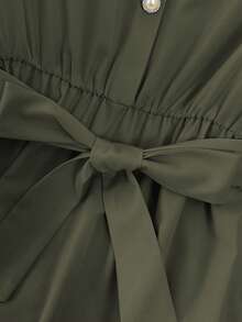 Franclia 优雅法式高端度假通勤百搭圆领短袖弹力腰身珍珠纽扣装饰舒适柔软无弹杏色女士中长连衣裙，春夏款 - 軍綠色 - 查看 4