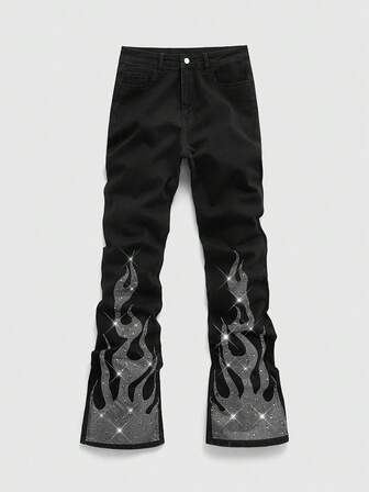 Jeans con pierna acampanada con estampado de llamas y aplicaciones de rhinestones para hombres