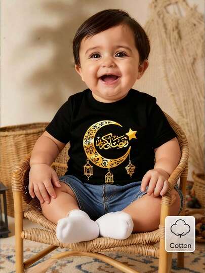 SHEIN Baby Boy Vintage  Lantern, Crescent Moon, Star & Arabic Letter Print Black Crew Neck Short Sleeve Cotton T-Shirt, Soft & Comfortable For Infant Everyday Wear, Suitable For Family Gatherings And Outings Baby Arabic Clothing Baby Graphic Tees  Cozy Pixies Cute Baby Unisex Clothes Baby Cartoon Clothes Baby Clothes 6 9 Months Graphic Tees Boy Baby Boy Clothes Black Baby Unisex Clothes Sets