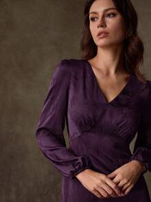 Lilora 紫色优雅深V领修身长袖女式长裙，简约优雅，缎面提花连衣裙，女士冬季优雅连衣裙，高端精致优雅。 - 紫色 - 查看 4