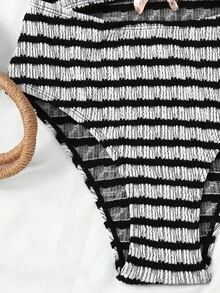 SHEIN 少女休闲度假黑色连体泳衣，可拆卸肩带，镂空海星装饰，褶皱设计，夏季沙滩 - 黑與白 - 查看 4