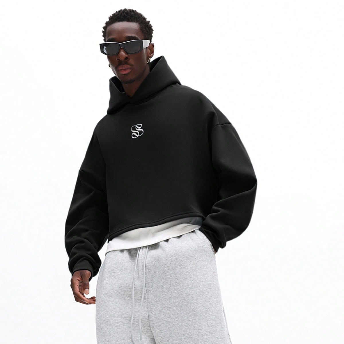 Sudadera con capucha casual de hombros caídos con logo de Chicago bordado y ajuste oversize para uso diario
