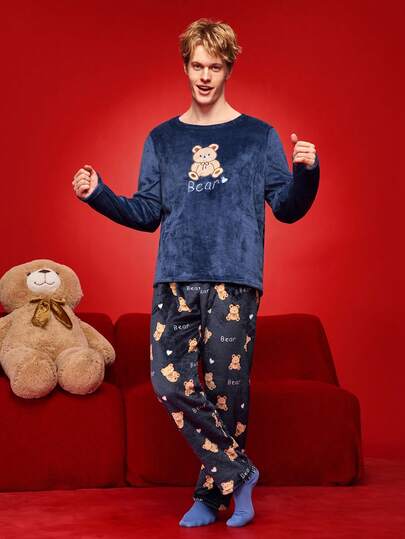 FamilyFrolics Men Plush Bear Geborduurde Allover Print Long Pajama Set, view 3