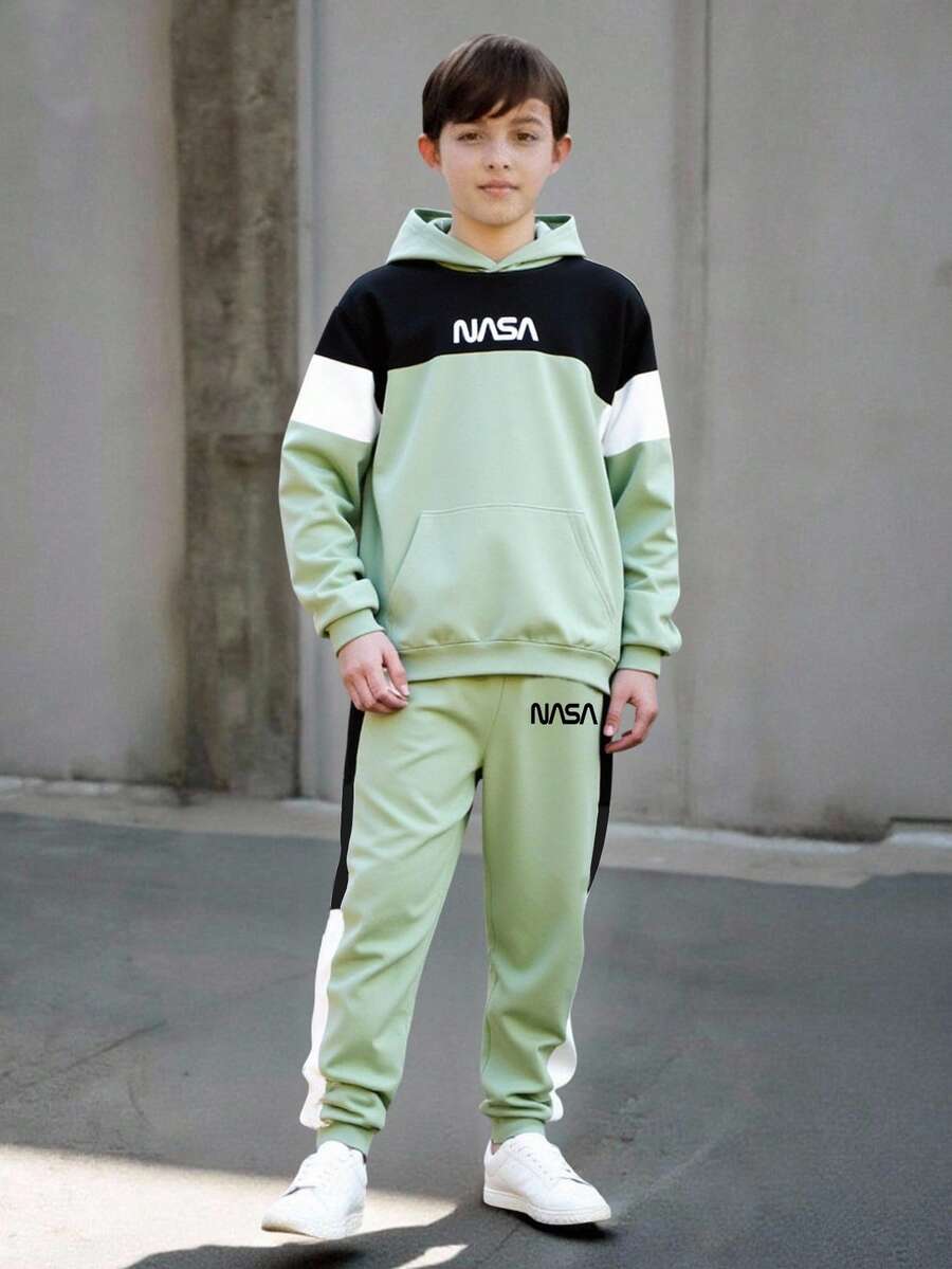 SHEIN Vacaura 2件套青少年男童图案连帽运动衫和运动裤休闲装 - 彩色 - 查看 1
