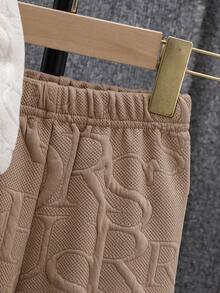 SHEIN Bộ trang phục thường ngày cho bé trai 2 món, bao gồm áo khoác bóng chày tay dài có vải jacquard thêu chữ và quần màu trơn, phù hợp cho bé từ 0-3 tuổi và mặc ngoài trời, mùa thu/đông - Màu Khaki - Xem 7