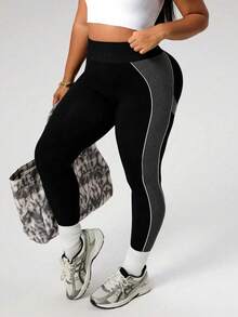 Rhythm Era Plus Size Women's Black Seamless Sports Leggings, Yoga 3/4 Pants - Black and White - View 7