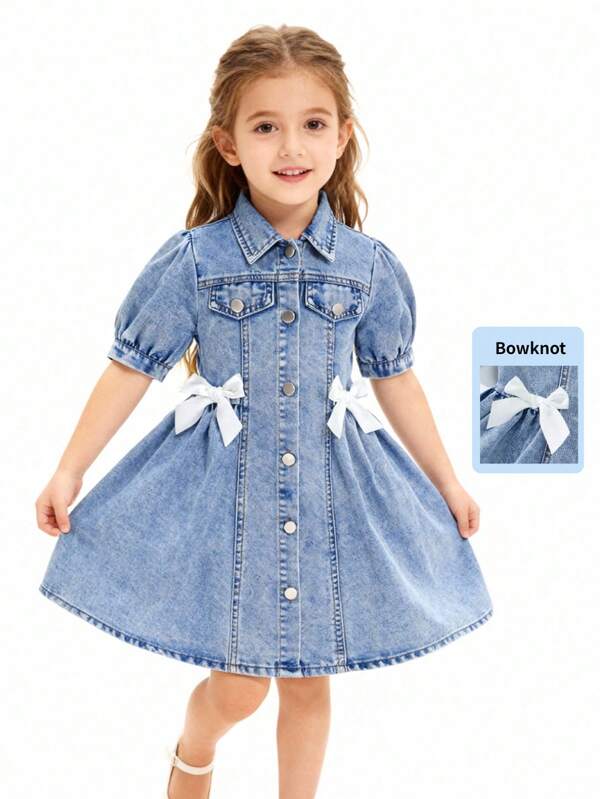 Young Girl Denim Short Sleeve Dress, Sweet & Cute Casual Vacation Style, College Style Recommended. Denim Washed Light Blue, Handmade White Bow Decor On Front, Collar Design, Fitted Silhouette, Puff Sleeves Sweet & Playful, Suitable For Daily Wear, Beach Vacation Strolling, Or Gathering With Friends, Daily College Style, Making Your Little One Shine In The Crowd, A Must-Have Bright Outfit For Summer