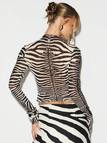 KIZN Blusa de moda con cuello redondo, manga larga, estampado de cebra y superposición transparente - Blanco y Negro - Ver 2