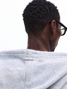 SUMWON 男士常规版型全拉链连帽衫，带褶裥细节，休闲抽绳卫衣，秋冬季叠穿必备纯色 - 淺灰色 - 查看 7
