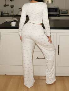 Lowkey Lull 2件套低调慵懒风全身蝴蝶结印花舒适露脐上衣和裤子家居服套装，时尚秋季睡衣家居服，女士冬季服装 - 彩色 - 查看 3