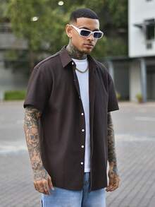 Devon Thys Herrskjorta i gammal stil med ribbad stickning, kortärmad, slagtröja, enfärgad, texturerad brun skjorta för sommarresort, semester, fritidskläder, present till pappa - Chokladbrun - Visa 6