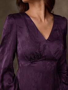 Lilora 紫色优雅深V领修身长袖女式长裙，简约优雅，缎面提花连衣裙，女士冬季优雅连衣裙，高端精致优雅。 - 紫色 - 查看 1