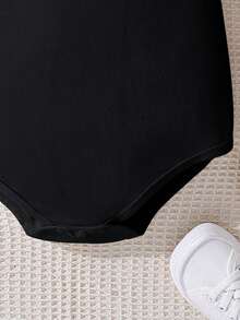 SHEIN Baby Boys Casual Fashionable Creative Personalized Refreshing Minimalist Cute Kawaii Red Heart Funny Slogan Graphic Print Casual Basic Crew Neck Short Sleeve Bodysuit, Comfortable Cozy Summer Styles Suitable For Baby Boys' Daily Wear - Black - View 5