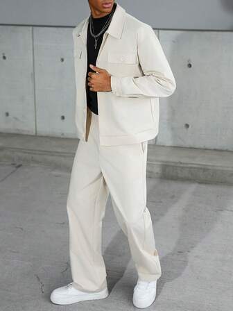 Manfinity Roghcode Conjunto de camisa masculina bege, jovem, casual e com bolsos aplicados.