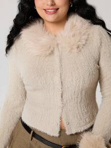 Solflare 2025 Nouvelle tenue de sortie décontractée pour l'automne/hiver, convient pour le quotidien, les fêtes, les trajets, le retour à l'école, les rendez-vous, la maison, les anniversaires et de multiples occasions. Peut être porté comme veste ou en couche. Décoration amovible de col en fourrure, tricot doux, décoration de boutons, couleur blé, manches longues, chaud et confortable, Top pour femmes grande taille