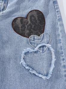 少女爱心牛仔直筒裤，休闲时尚舒适学院风！浅蓝色水洗面料，舒适透气，裤腿上饰有多处爱心贴片和刺绣爱心装饰，彰显个性与创意。高腰弹力腰带搭配拉链设计，方便穿脱。直筒剪裁，修饰身材比例。适合日常出行、返校、校园活动、周末休闲等各种场合，打造时尚独特的女孩造型！ - 淺色水洗藍 - 查看 5