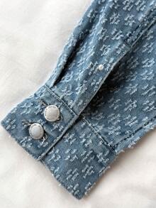 Comfortcana 女士时尚浅蓝色纽扣牛仔套装，采用独特的编织图案设计，是休闲外出的完美之选。优雅女士套装，休闲女装，女士休闲套装 - 淺色水洗藍 - 查看 8