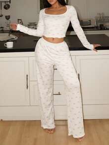 Lowkey Lull 2件套低调慵懒风全身蝴蝶结印花舒适露脐上衣和裤子家居服套装，时尚秋季睡衣家居服，女士冬季服装 - 彩色 - 查看 2