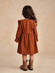 年轻女孩花卉刺绣荷叶边饰荷叶边袖纽扣前灯芯绒连衣裙深绿色年轻女孩连衣裙