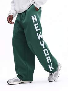 SUMWON Pantalon de jogging ample avec imprimé New York et graphiques sur les côtés des jambes. Style casual et confortable pour l'hiver. - Vert sapin - Voir 2