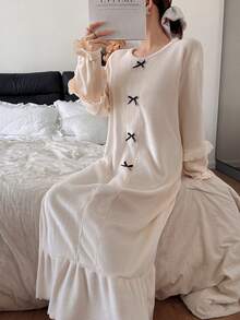 SHEIN Chemise de nuit pour femmes avec nœud papillon, volants et manches bouffantes en polaire de couleur unie
