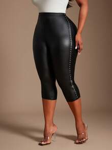 SHEIN SXY 大码女装春夏优雅性感日常基础款弹力PU面料铆钉装饰七分裤，适合西式服装、邮轮装、音乐节、演唱会、嘉年华派对、度假、约会之夜、聚会等场合。 - 黑色 - 查看 2