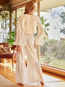 Lullawish Bộ đồ ngủ nữ phong cách Bohemian giản dị, thoải mái, gồm áo crop top buộc dây họa tiết hoa và quần ống rộng, đồ ngủ ren rộng rãi và thoải mái, trang phục ren thêu lỗ phong cách Boho, quần áo mùa đông nữ, trang phục ren Boho nữ, bộ đồ hai mảnh phong cách Boho. - Màu be - Xem 2