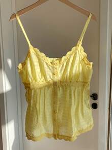 Comfortcana 女士优雅纯色蕾丝边前开襟纽扣衬衫，夏季黄色上衣，度假休闲风，Y2K风格，春夏情人节嘉年华海滩生日派对婚礼外出黄色吊带背心 - 淡黃色 - 查看 5