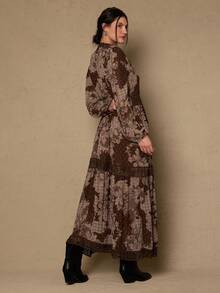 SHEIN VCAY 大码波西米亚风度假休闲复古西部风印花蕾丝拼接长袖雪纺连衣裙 - 咖啡棕 - 查看 2